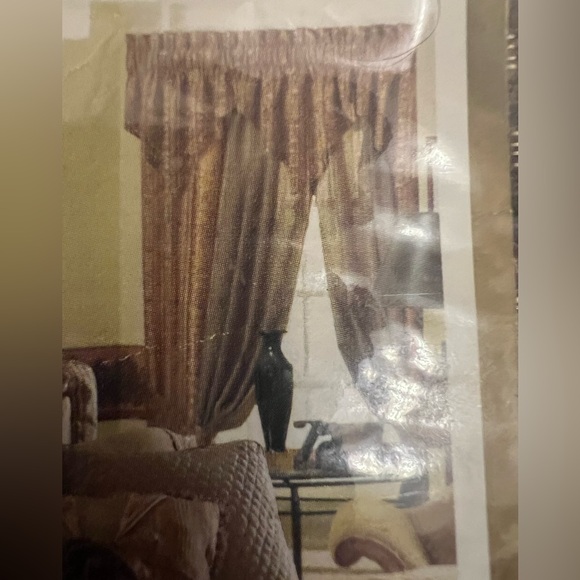 Croscill  Tangier Ascot Valance - Picture 4 of 10